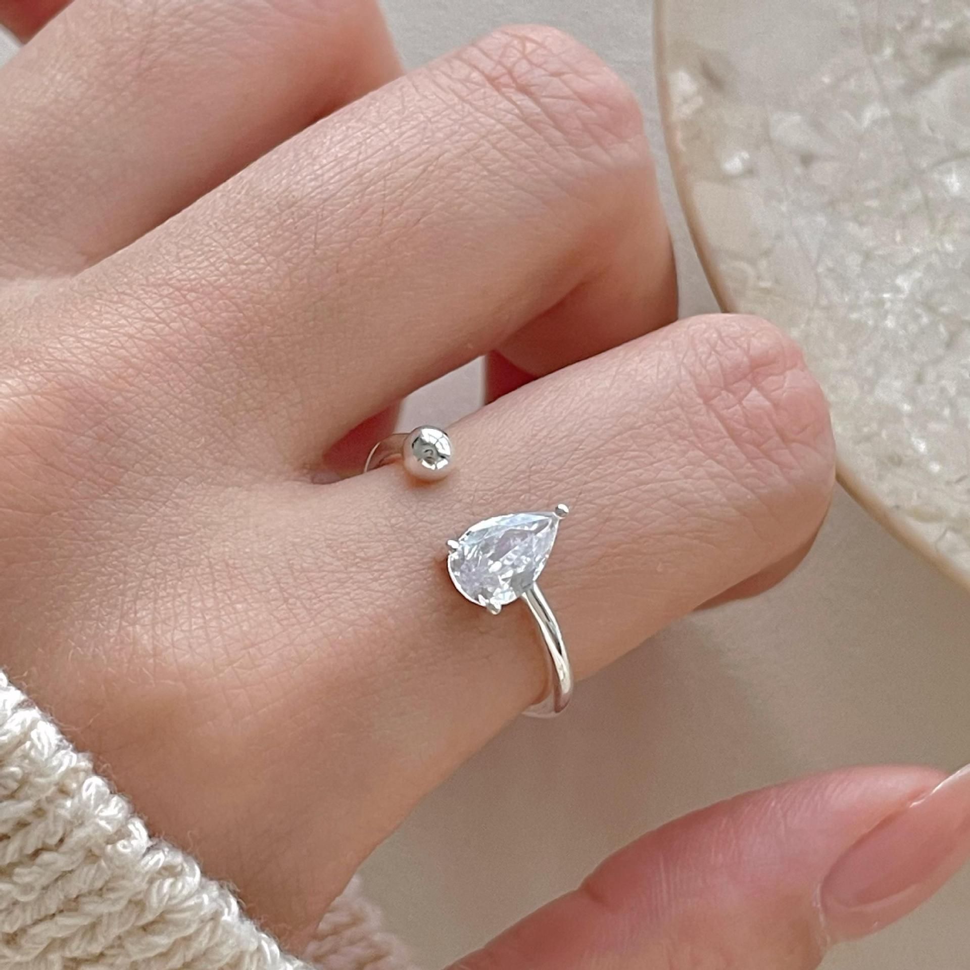 Elegant Waterdrop Ball Ring