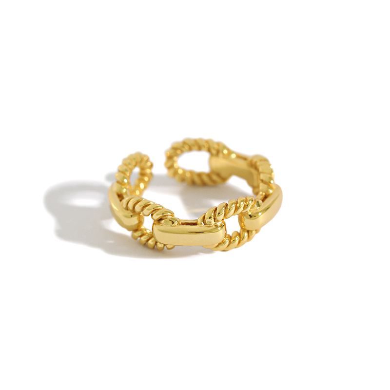 Twisted Hollow Chain Necklace