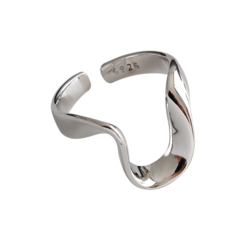 Simple Twisted Shape Ring