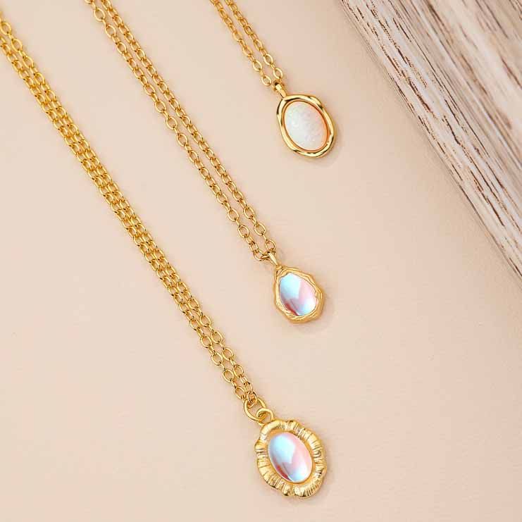 Friend Irregular Border Necklace