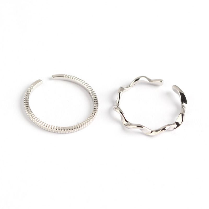 Simple Wave Twisted Ring