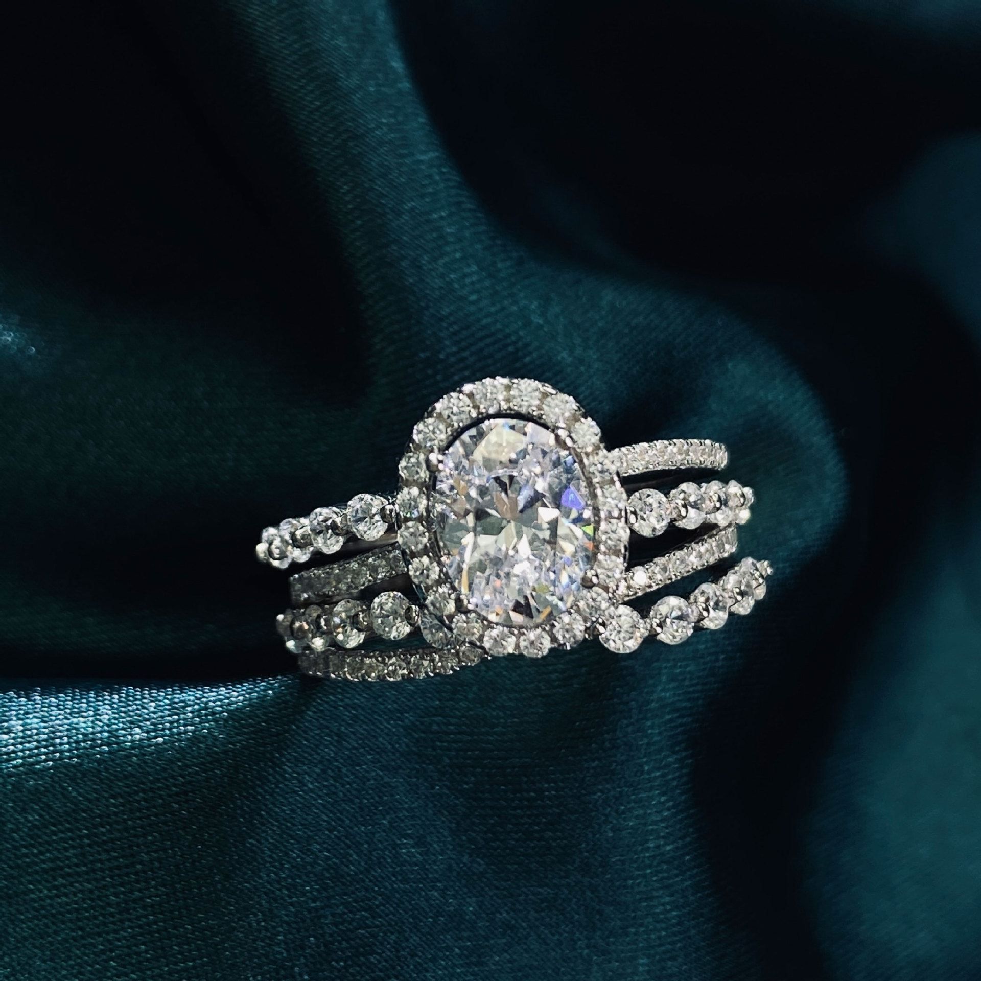 Elegant Oval Multi Ring