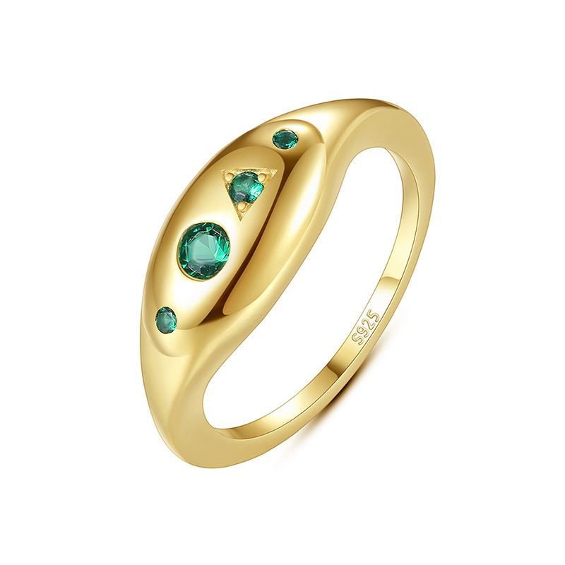 Elegant Green Ring