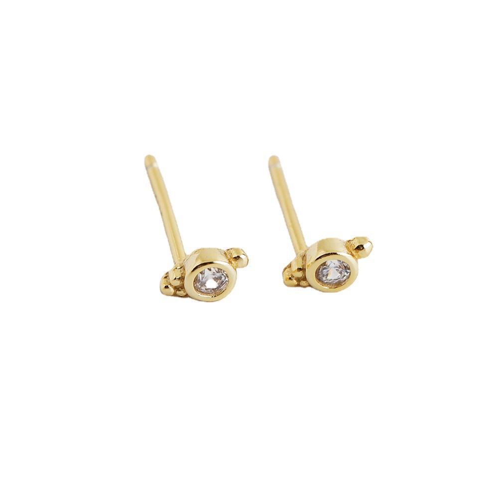 Mini Amazing Crystals Oval-Shaped Earrings 925 Sterling Silver Stud Earrings