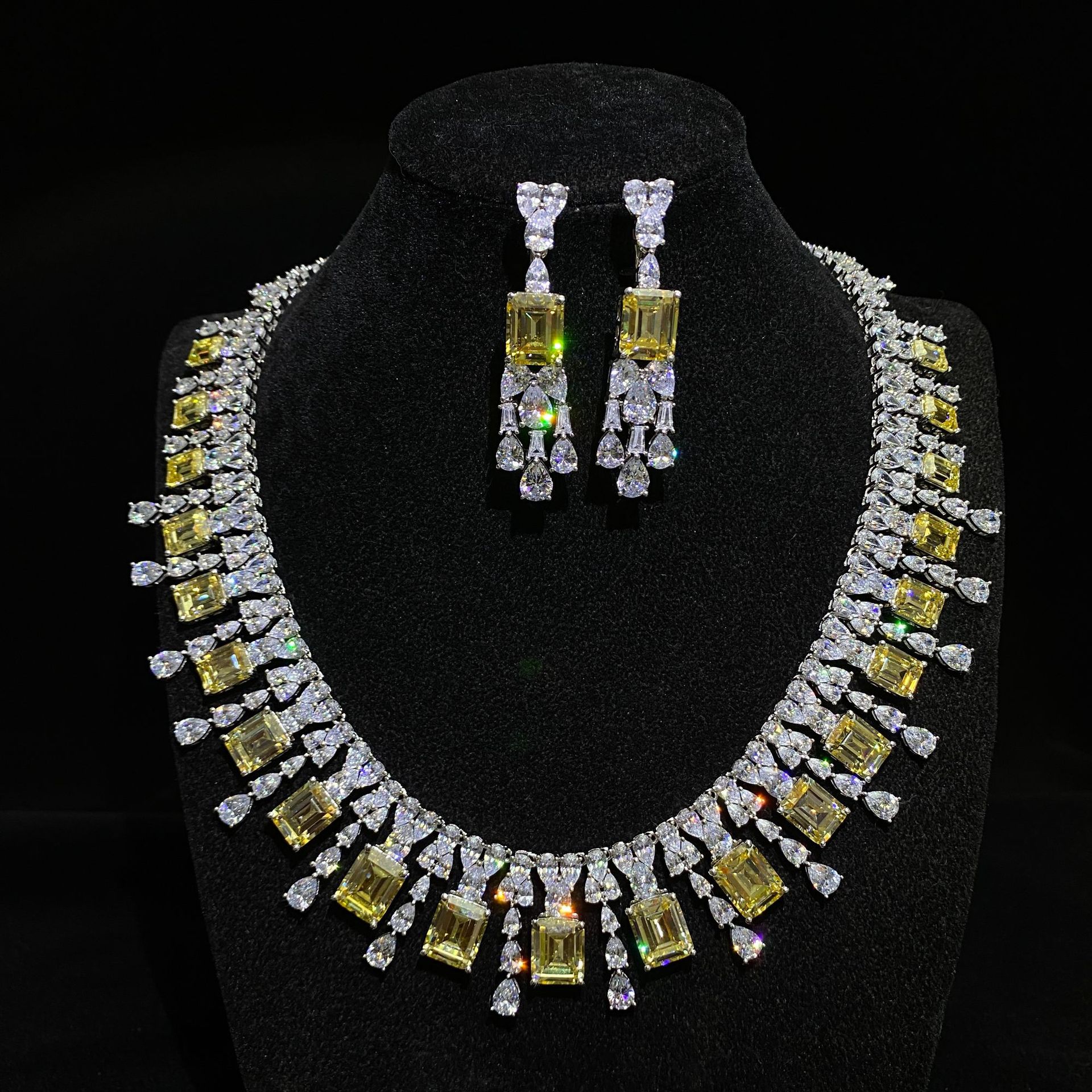 Inlaid with yellow emeralds and pear-shaped Amazing Crystals 925 sterling silver Necklace view 4