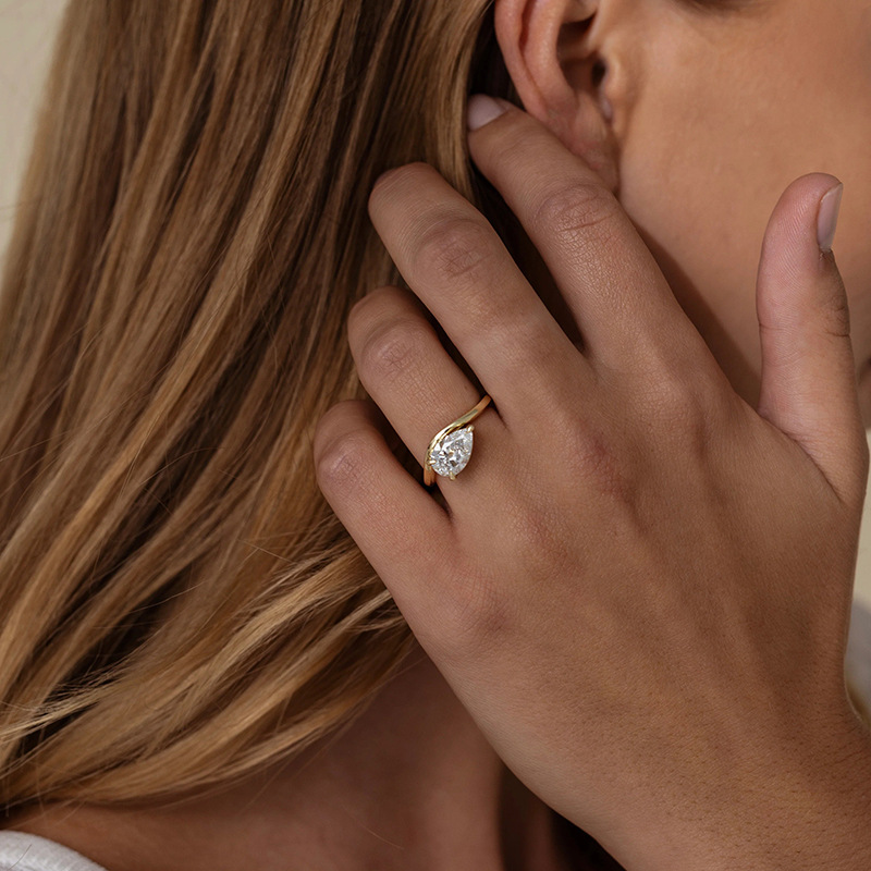Minimalist Geometric Ring Amazing Crystals And Pure Metal 925 Sterling Silver 18K Gold Tone White Gold Tone Wave Leaf Clover Pear Cut Open Band Fashion Ring For Women Men view 4